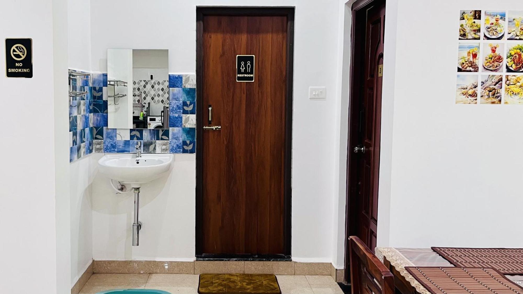 Happy Moon Homestay Aldona Exterior foto