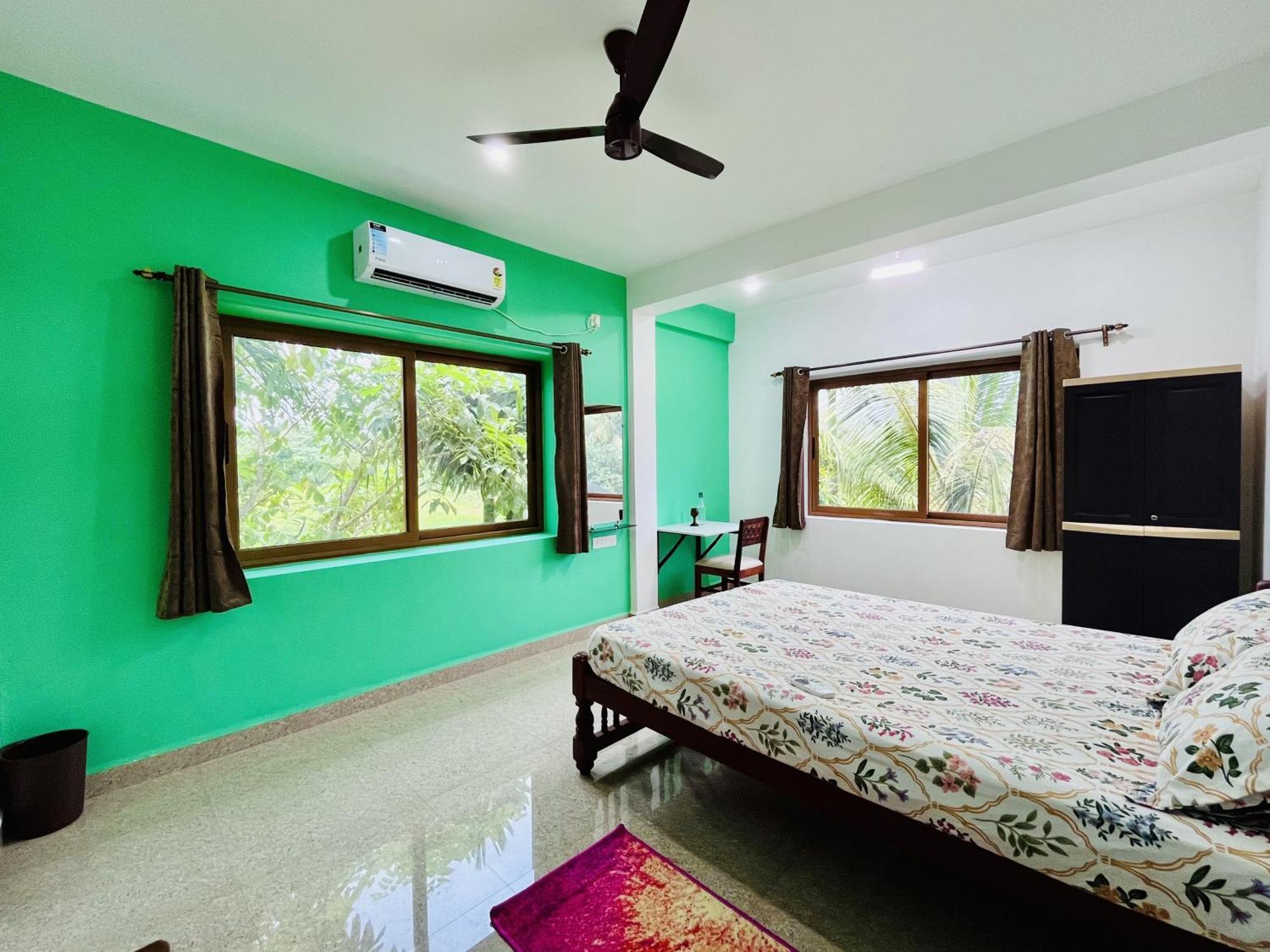 Happy Moon Homestay Aldona Exterior foto
